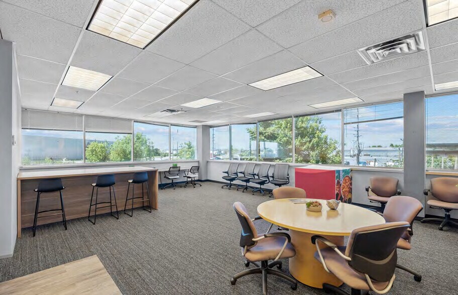 More Photos Of 5350 Creekbank Rd, Mississauga Office For Sale