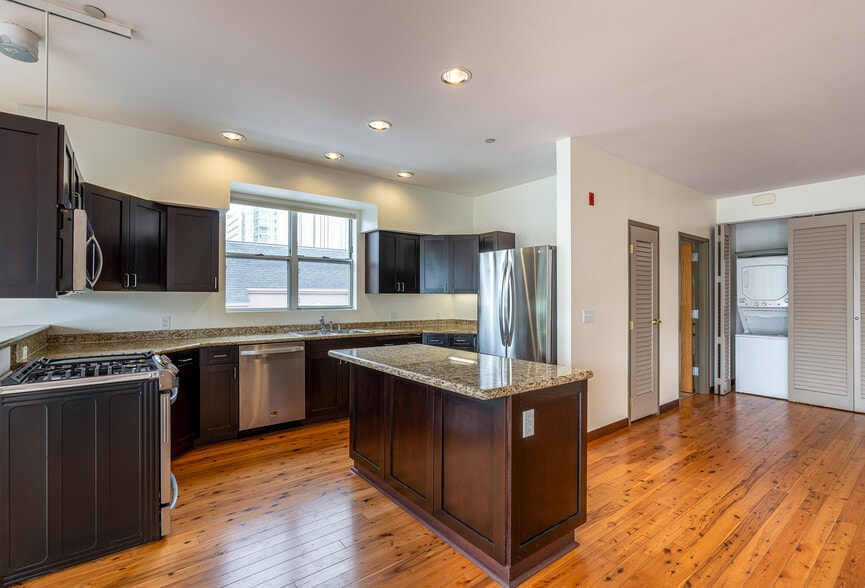 More Photos Of 448 W Market St, San Diego Office For Lease