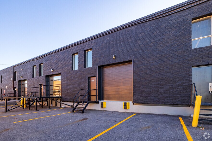 More Photos Of 3405-3479 Boul de la Côte-Vertu, Montréal General Retail For Lease