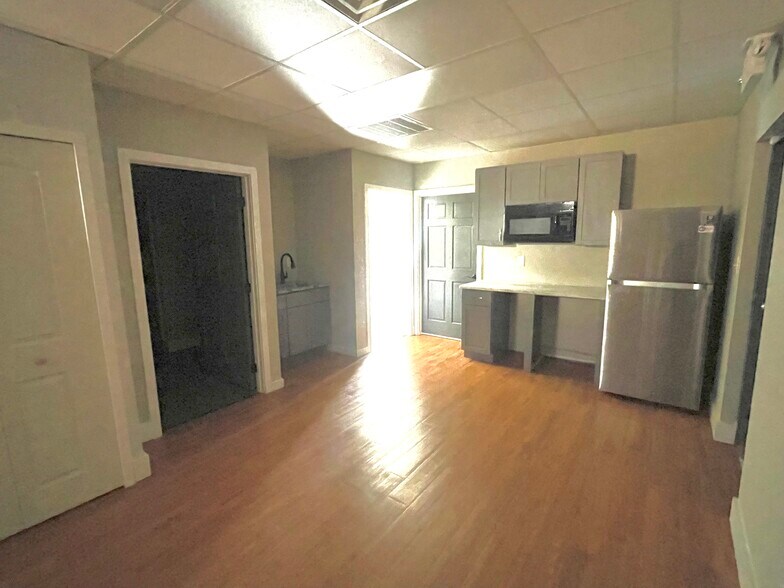 More Photos Of 1505 Hollywood Rd, Knoxville Loft Creative Space For Lease