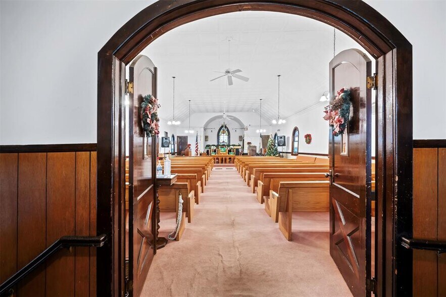 More Photos Of 289-291 Park Ave, Huntington Religious Facility For Lease