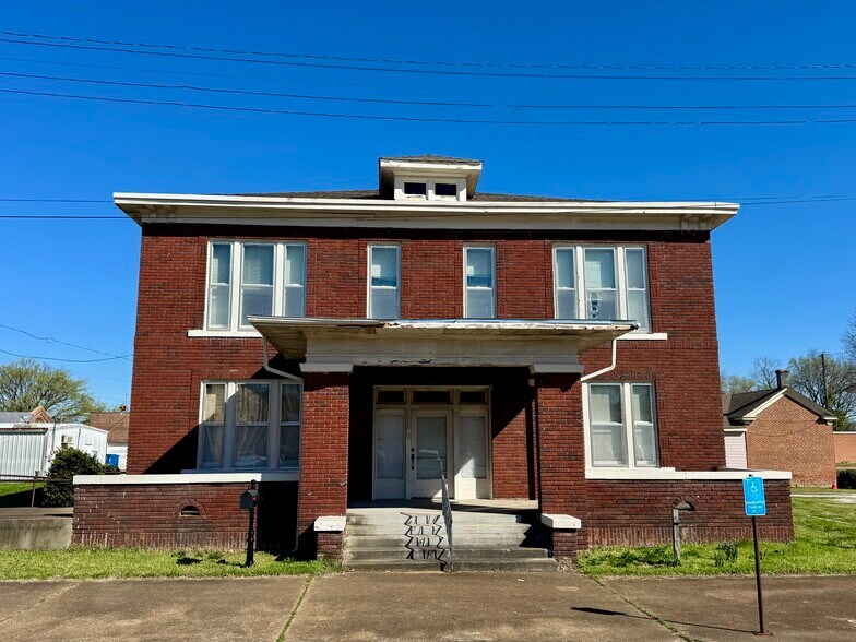 More Photos Of 158 E College Ave, Holly Springs Office For Sale
