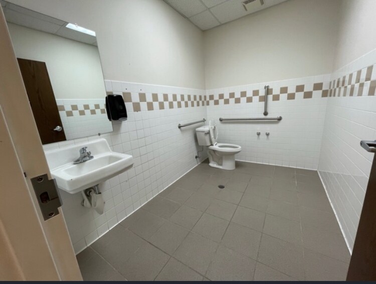 More Photos Of 821-823 Mainstreet, Hopkins Storefront Retail Office For Lease