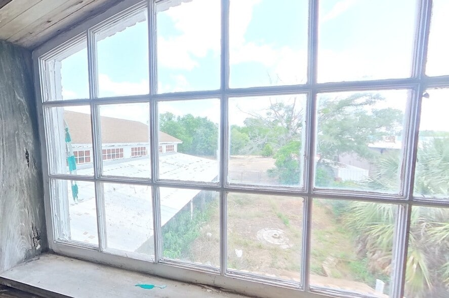 More Photos Of 610 N Navy Blvd, Pensacola Freestanding For Lease