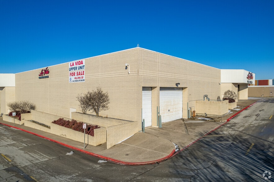 Primary Photo Of 3602 W Airport Fwy, Irving Department Store For Sale