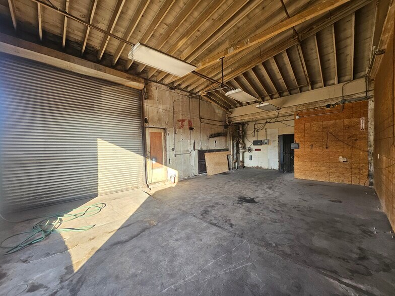 Primary Photo Of 3008 W Hyde Park Blvd, Los Angeles Warehouse For Lease