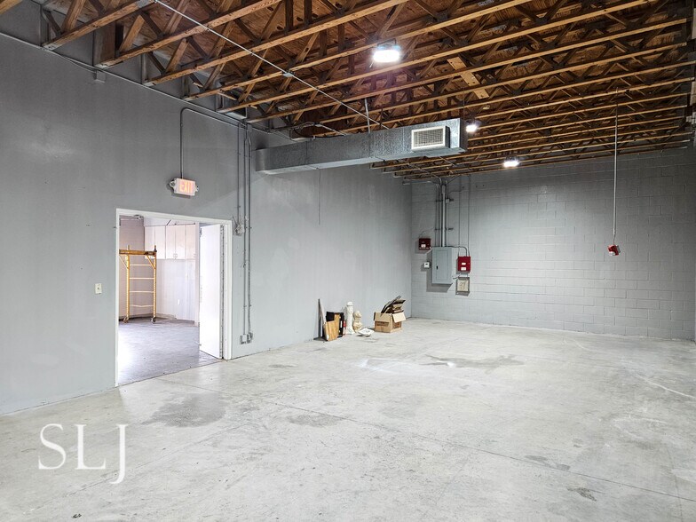 More Photos Of 1100 S Akard St, Dallas Flex For Lease