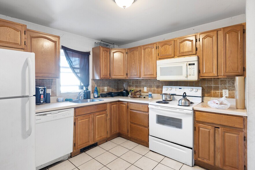 More Photos Of 125 W State St, Kennett Square Apartments For Sale