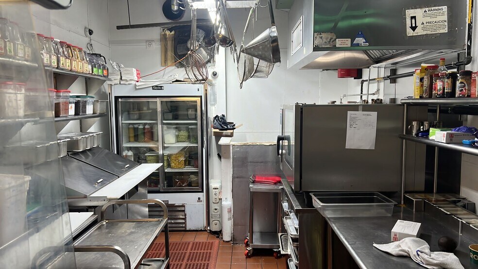 More Photos Of 349 Bedford Ave, Brooklyn Storefront For Lease