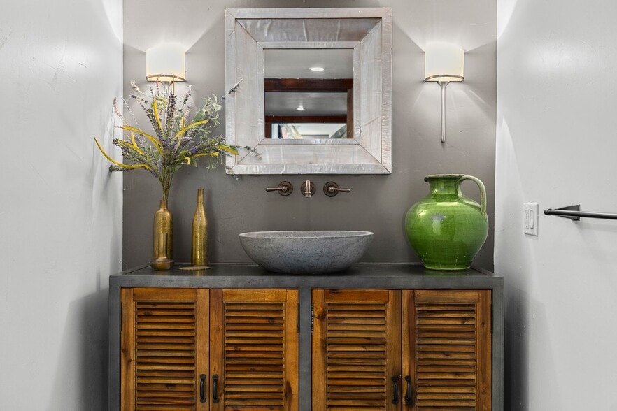 More Photos Of 1703 Highway 35 S, Rockport Office Residential For Sale