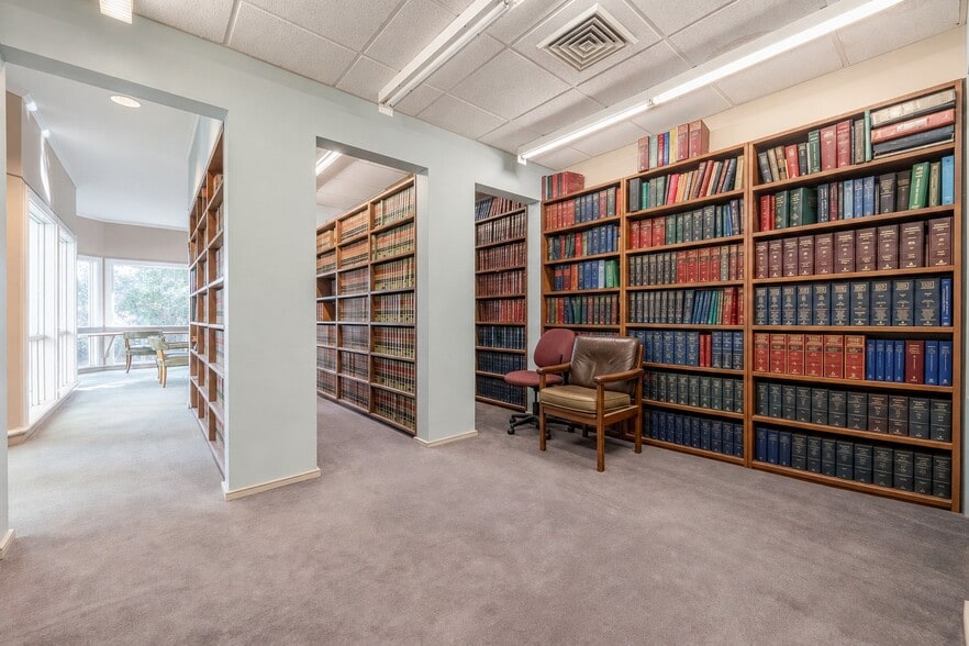 More Photos Of 3112 Jackson St, Alexandria Office For Sale