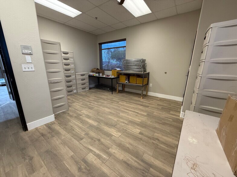 More Photos Of 1745 W Deer Valley Rd, Phoenix Light Distribution For Sale