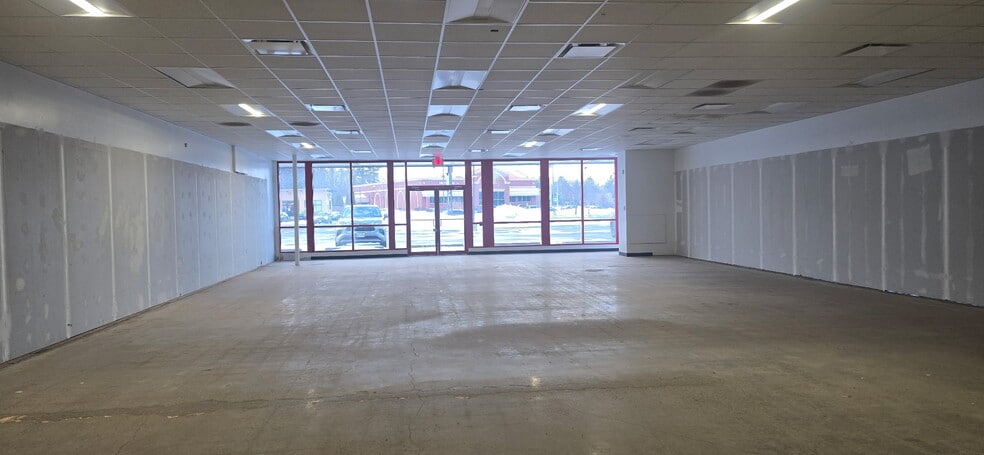 More Photos Of 3910 Brewerton Rd, North Syracuse Freestanding For Lease