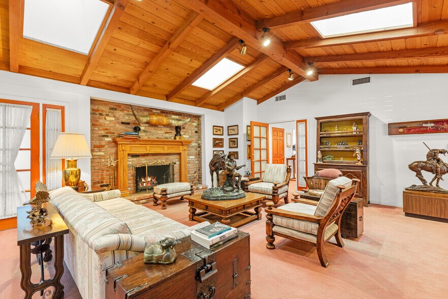 More Photos Of 4383 Colfax Ave, Studio City Office For Sale