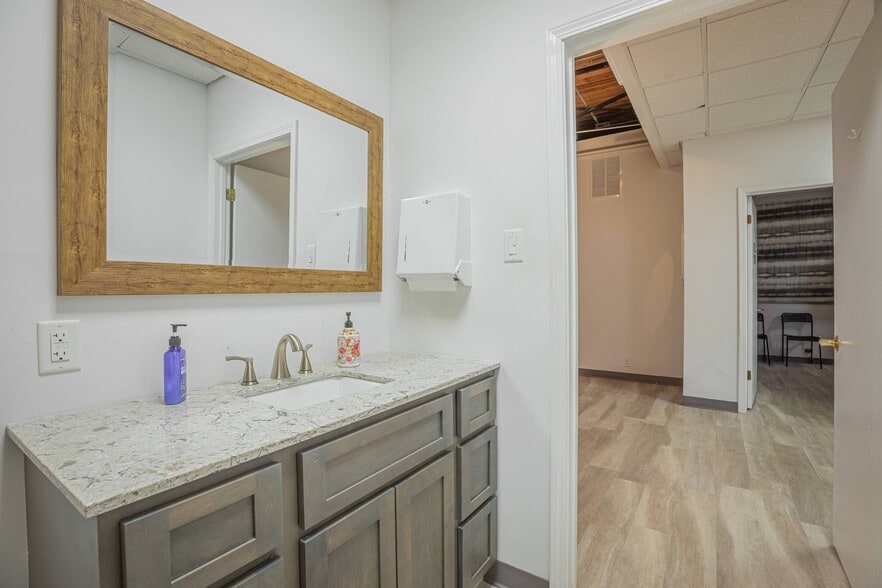 More Photos Of 48 Griffin St, McDonough Storefront For Sale