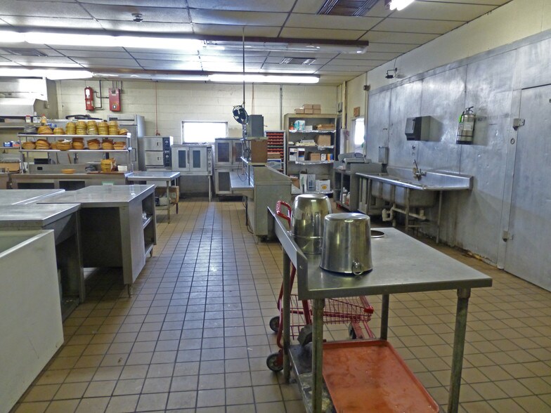 More Photos Of 2017 Bernville Rd, Reading Hotel For Sale