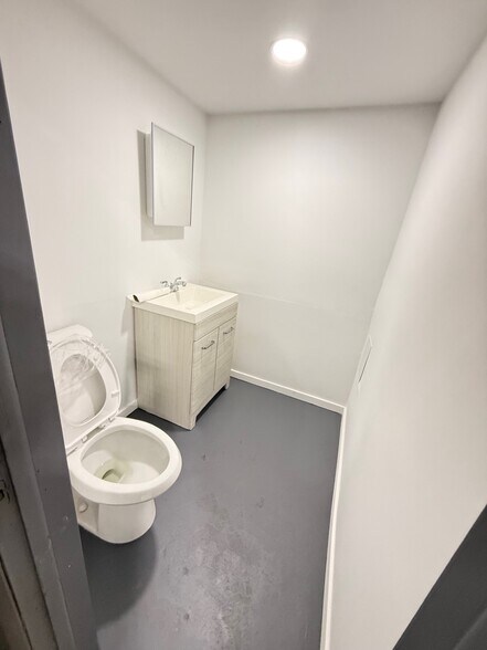 More Photos Of 14041 NW 20th Ave, Opa-locka Warehouse For Sale