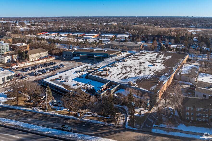 More Photos Of 4301 Hwy 7 W, Saint Louis Park Distribution For Lease