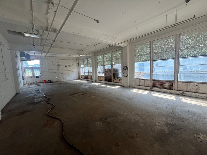 More Photos Of 121 High Hill Rd, Swedesboro Warehouse For Lease