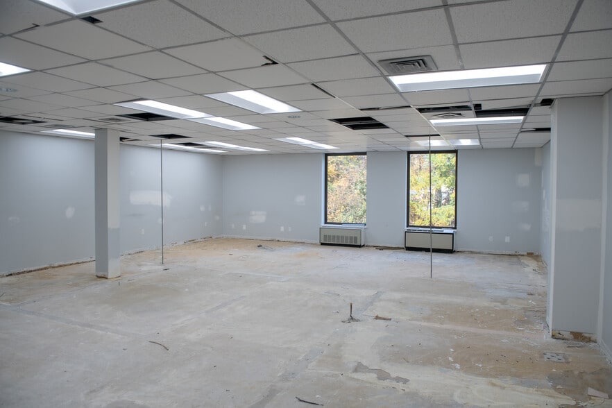 More Photos Of 2579 John Milton Dr, Herndon Office For Lease