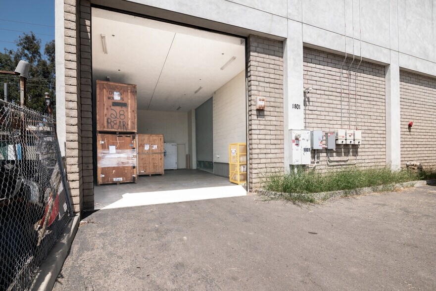 More Photos Of 1801 Sunkist Cir, Oxnard Warehouse For Sale