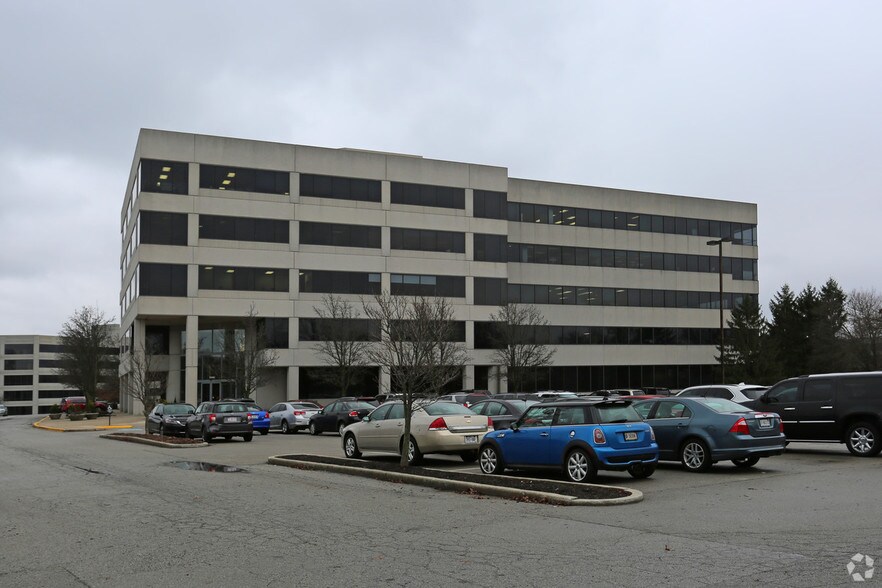 More Photos Of 8425 Woodfield Crossing Blvd, Indianapolis Office For Lease