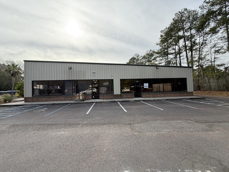 More Photos Of 3208 Mill St, Summerville Showroom For Lease