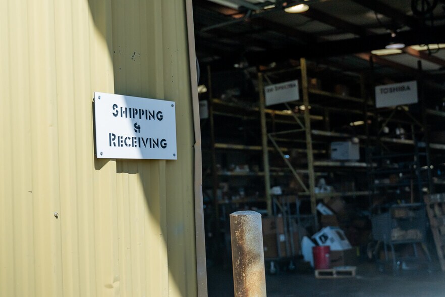 More Photos Of 1630 N Interstate 35 E, Lancaster Flex For Sale