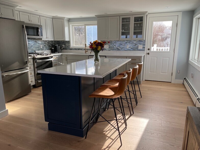 More Photos Of 105 Bradford Street Ext, Provincetown Hotel For Sale