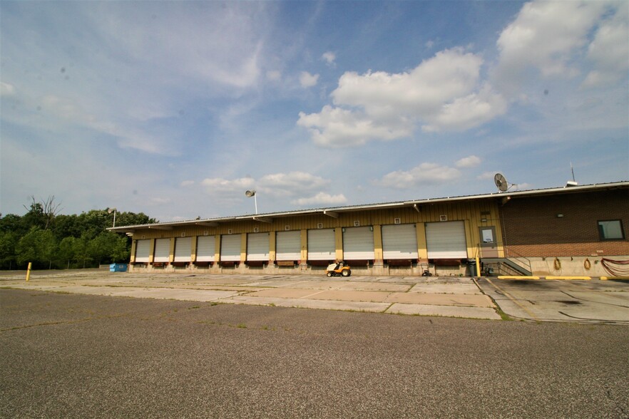 Primary Photo Of 4222 Merchant Rd, Fort Wayne Truck Terminal For Sale