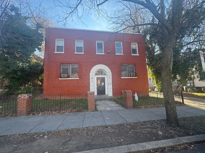 More Photos Of , Washington Multifamily For Sale
