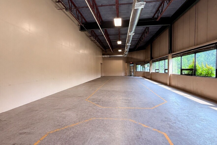 More Photos Of 200 Cascade Blvd, Milford Research And Development For Lease