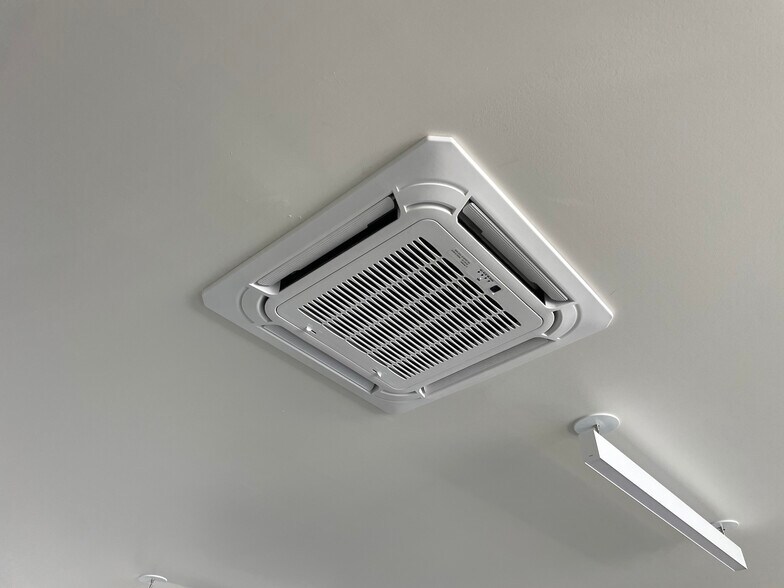 More Photos Of 1483 67th St, Emeryville Warehouse For Lease