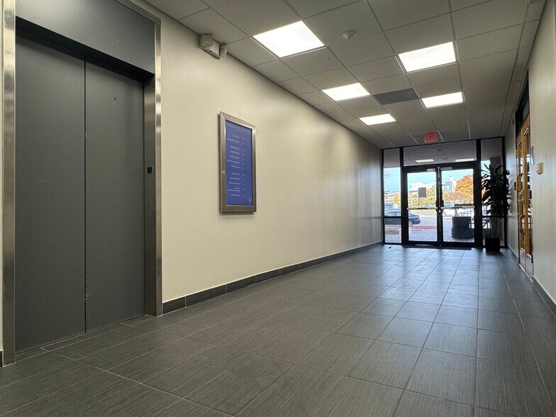 More Photos Of 3001 S Lamar Blvd, Austin Office For Lease