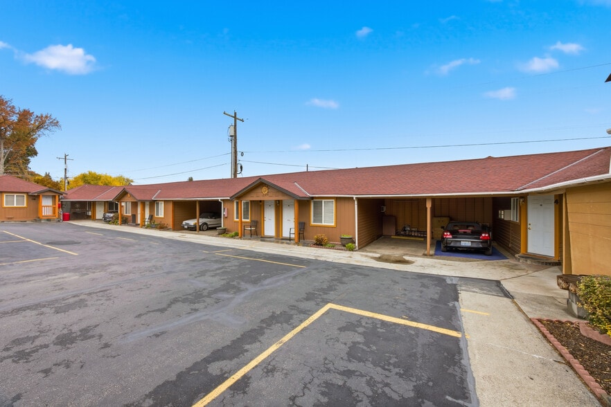 More Photos Of 2044 W Woodin Ave, Chelan Hotel For Sale