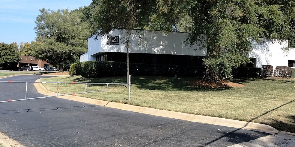 More Photos Of 421 Minuet Ln, Charlotte Office For Lease