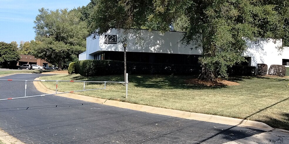 More Photos Of 421 Minuet Ln, Charlotte Office For Sale