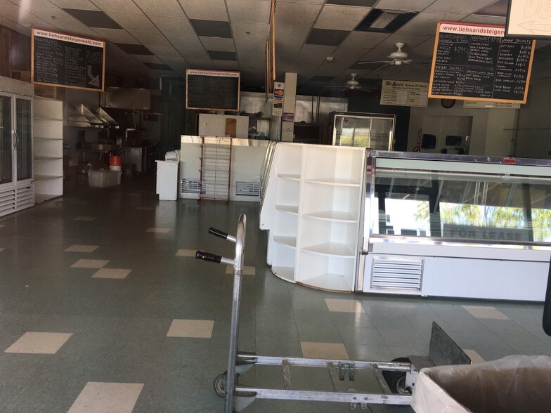 More Photos Of 4100-4160 State Route 31, Clay Unknown For Lease