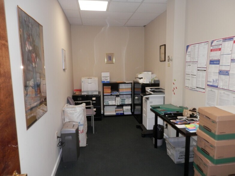 More Photos Of 103 Chesley Dr, Media Office For Lease