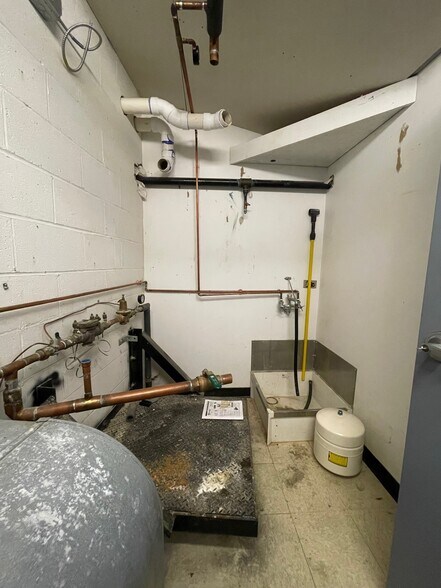 More Photos Of 800-820 Mckeesport Rd, Elizabeth Supermarket For Lease