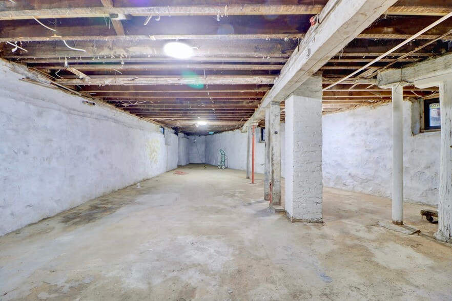 More Photos Of 7416 Cypress Hills St, Glendale Manufacturing For Sale