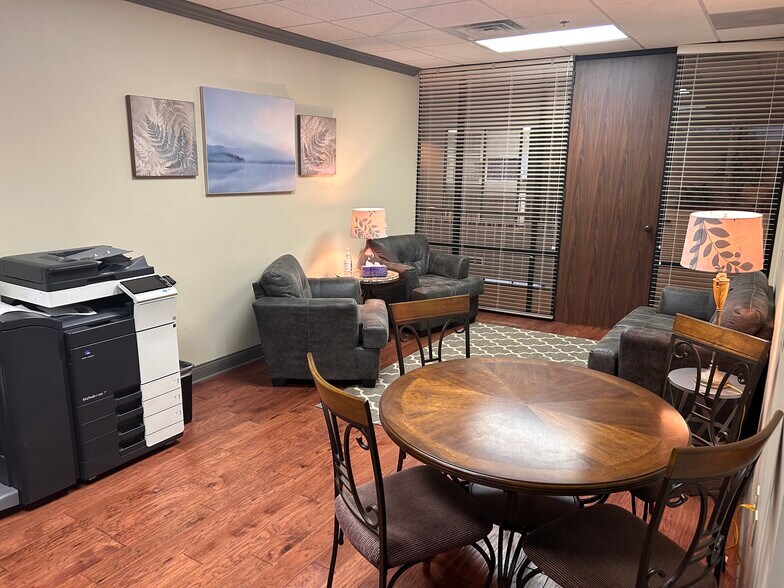 More Photos Of 222 Sidney Baker St S, Kerrville Office For Sale