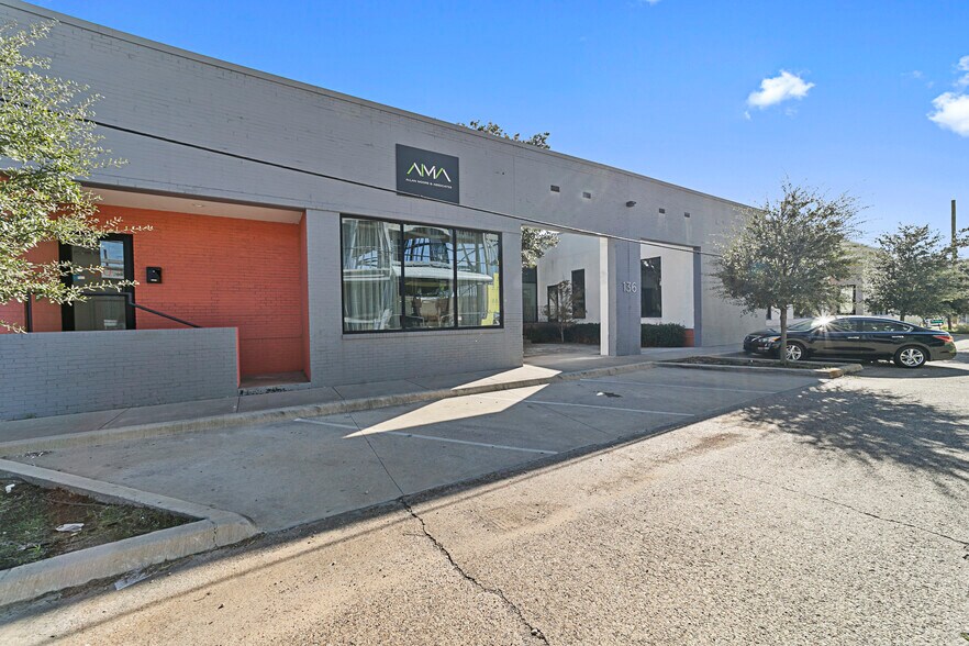 More Photos Of 136 Glass St, Dallas Storefront For Lease