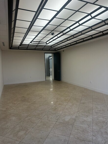 More Photos Of 1800 E 16th St, Los Angeles Warehouse For Lease