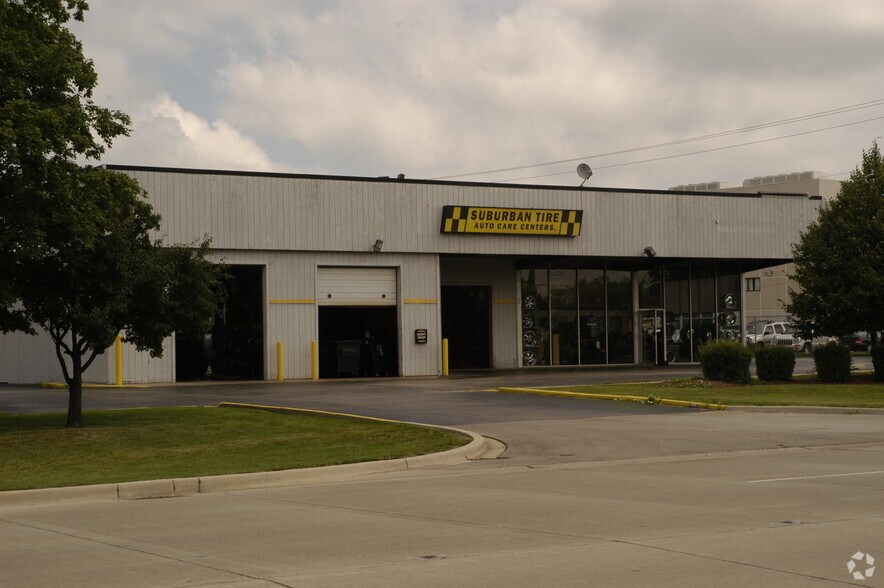 More Photos Of 1200 W Higgins Rd, Hoffman Estates Auto Repair For Sale