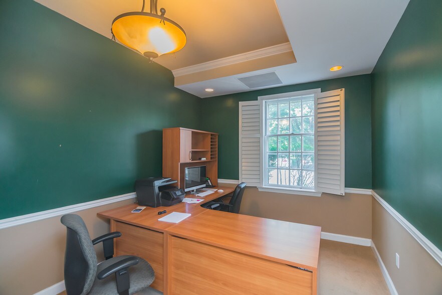 More Photos Of 410 Pine St SE, Vienna Office For Sale