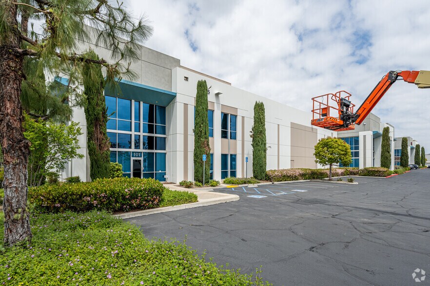 More Photos Of 4495 E Wall St, Ontario Distribution For Lease