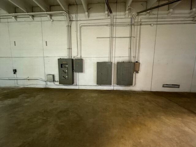 More Photos Of 1103 E Maguire Rd, Noble Light Manufacturing For Sale