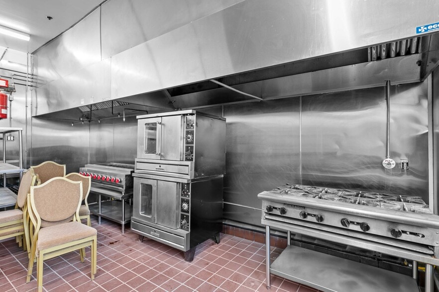 More Photos Of 13311 Sherman Way, North Hollywood Warehouse For Sale