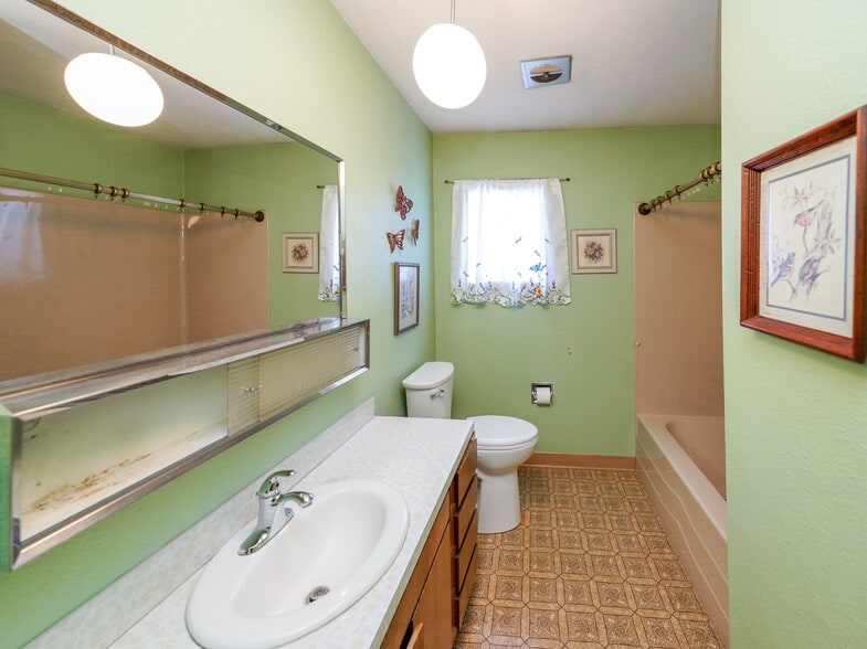 More Photos Of 4856 32nd Ave SE, Salem Industrial For Sale